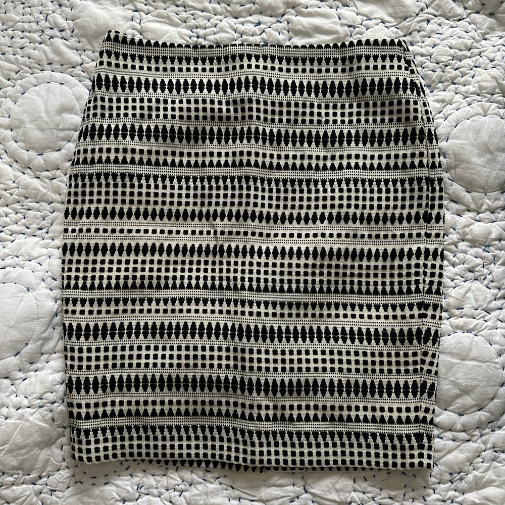 Black and white Loft pencil skirt